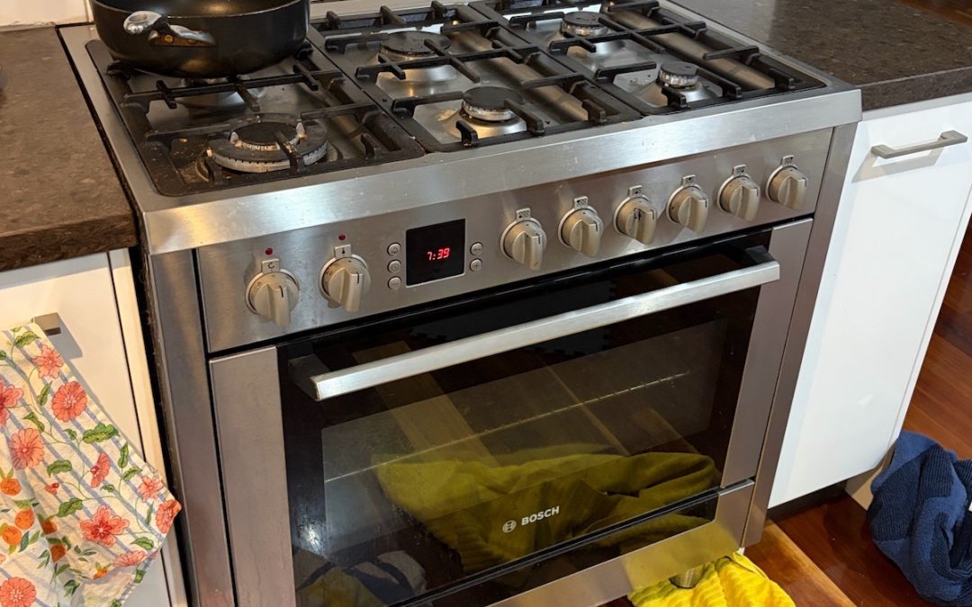 Gas connection safely capped after oven disconnection in Croydon